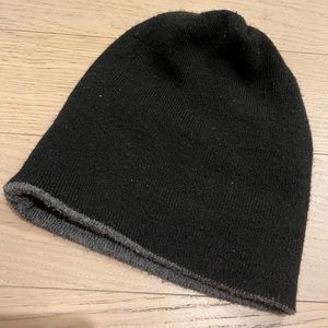 Aldo beanie one size black and grey reversible